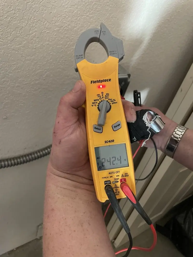 Voltage testing with clamp meter during Circuit Breaker Repair in Navarre